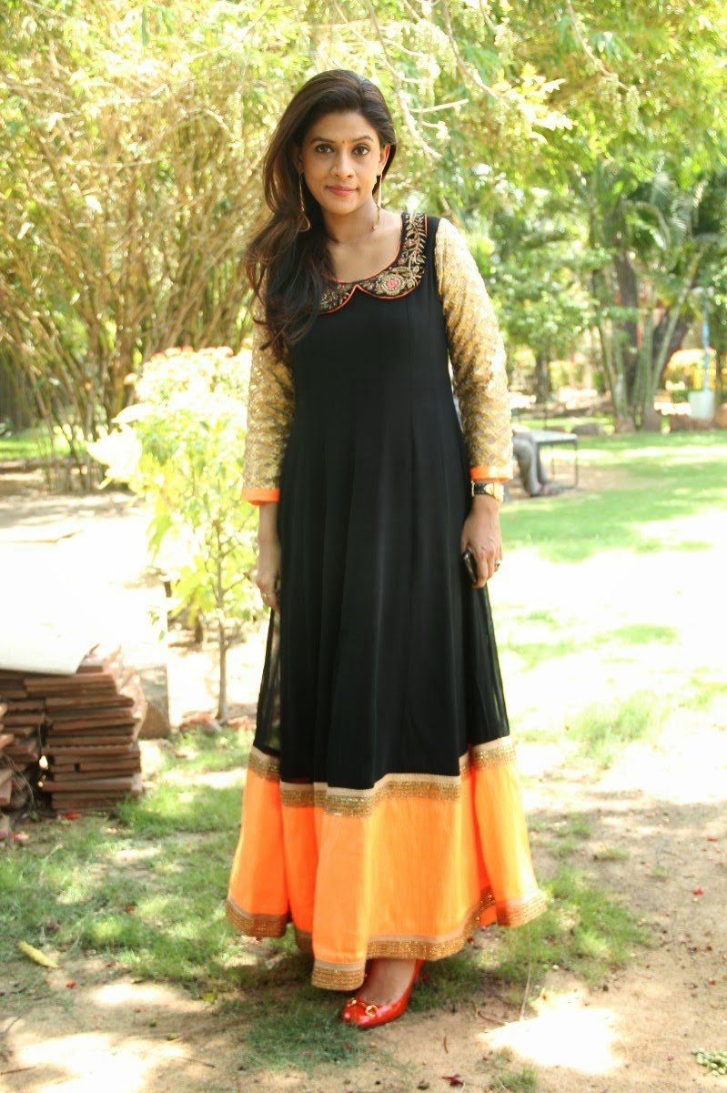 Actress Shaila Nair Latest Photoshoot Stills - Cine Gallery