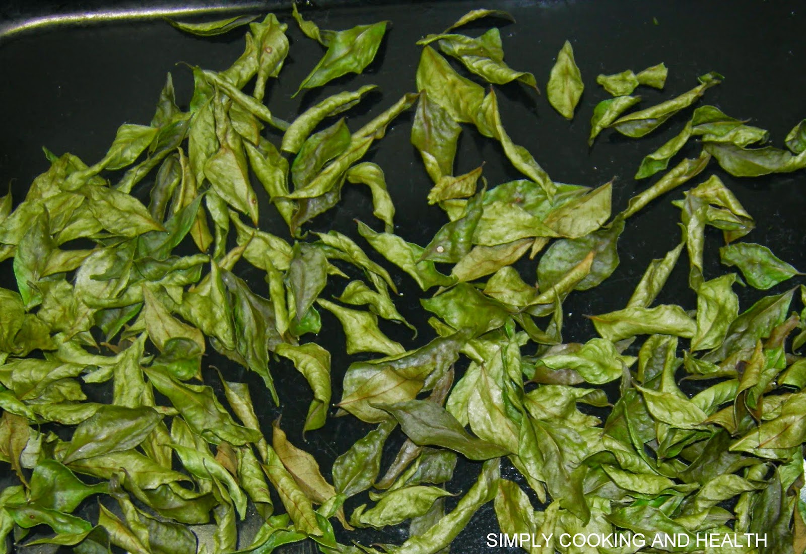 Simply Cooking and Health Drying curry leaves and pandan leaves (screw