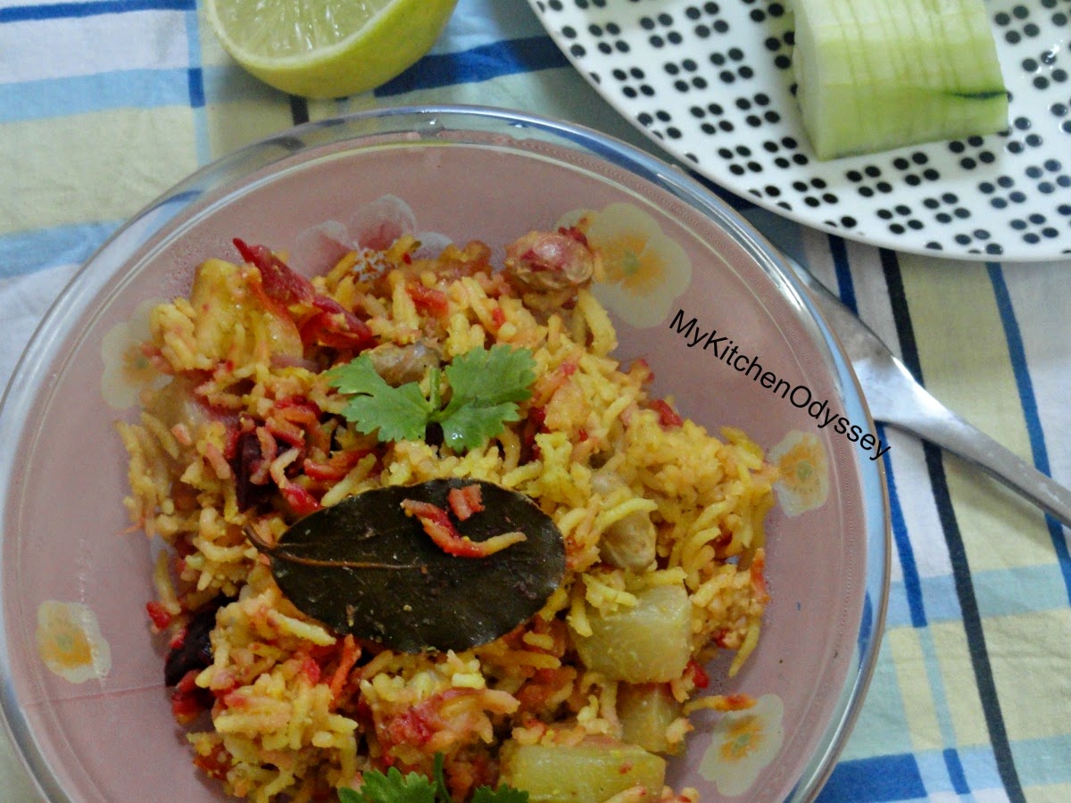 Vegetable pulov/Easy Onepot Meal using pressure cooker/Lunchbox ideas