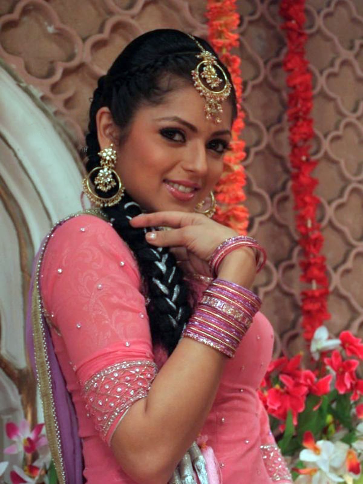 Indian TV Actress Drashti Dhami Biogr