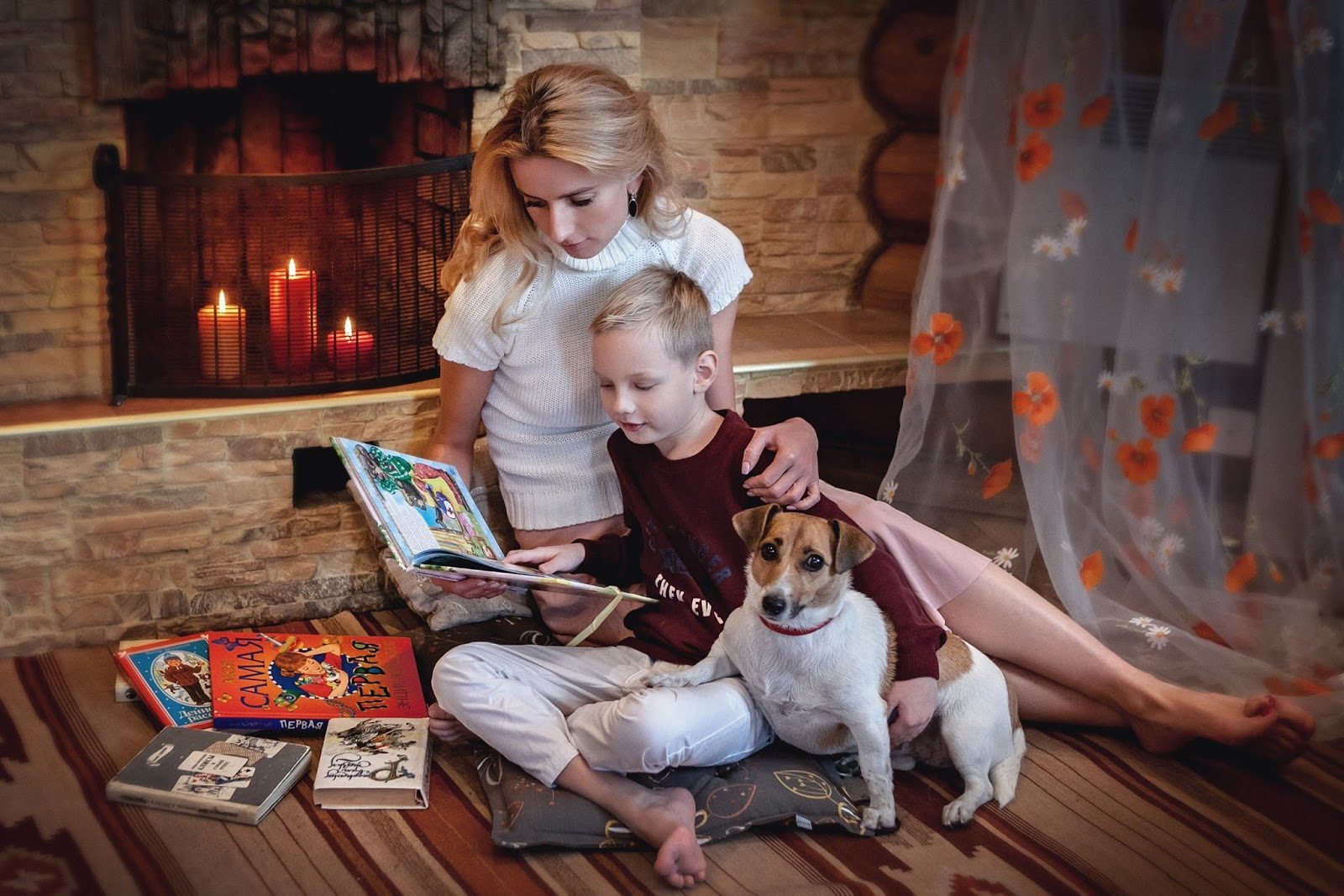 Акция читает семья читает страна. Фотоконкурс читающая семья. Фотоконкурс семейное чтение. Чтение в нашей семье фотоконкурс. Фотографии на конкурс читающая семья.
