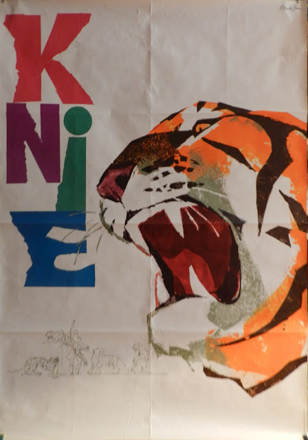 Un tigre et des lettres multicolores 