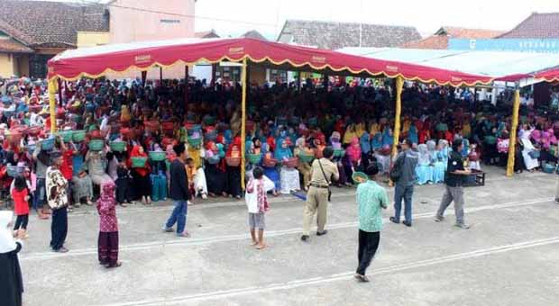 Sukamantri Pecahkan Rekor Bakul Nasi Terbanyak