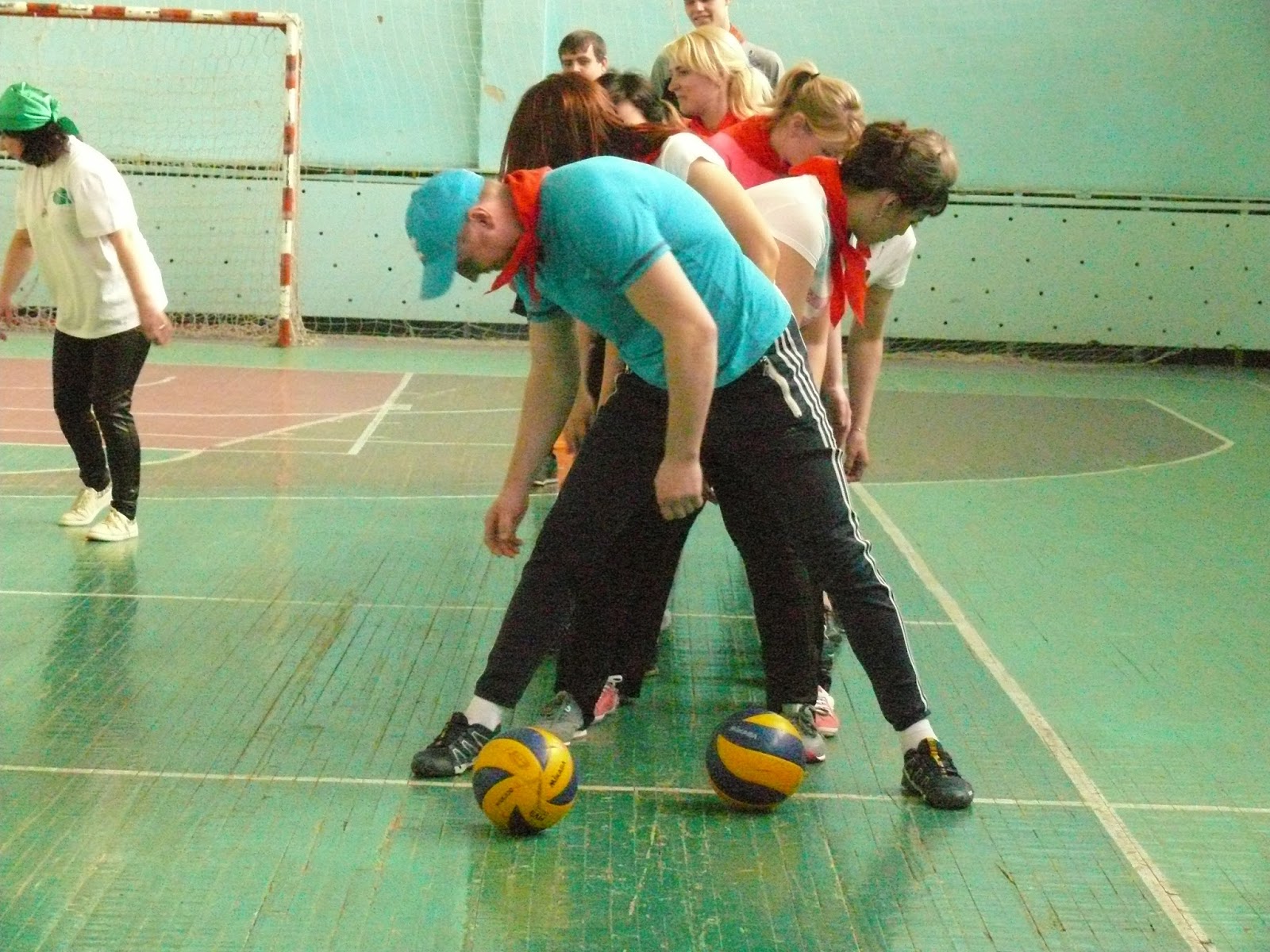 эстафеты для начальной школы. 4 эстафеты с мячом. эстафеты для детей начальной школы по физкультуре. 4 эстафеты с мячом. эстафеты для 5 класса по физической культуре с мячом.