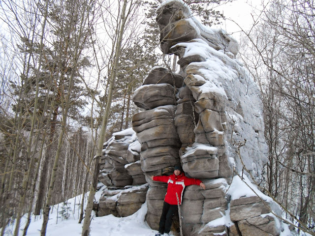 Плоская стена древней скалы