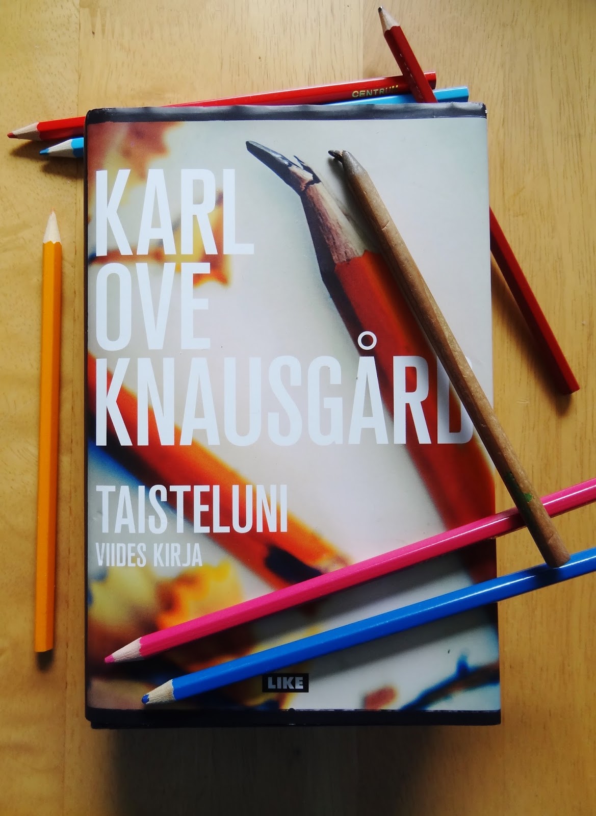 1001 kirjaa ja yksi pieni elämä: Karl Ove Knausgård: Taisteluni (viides  kirja)