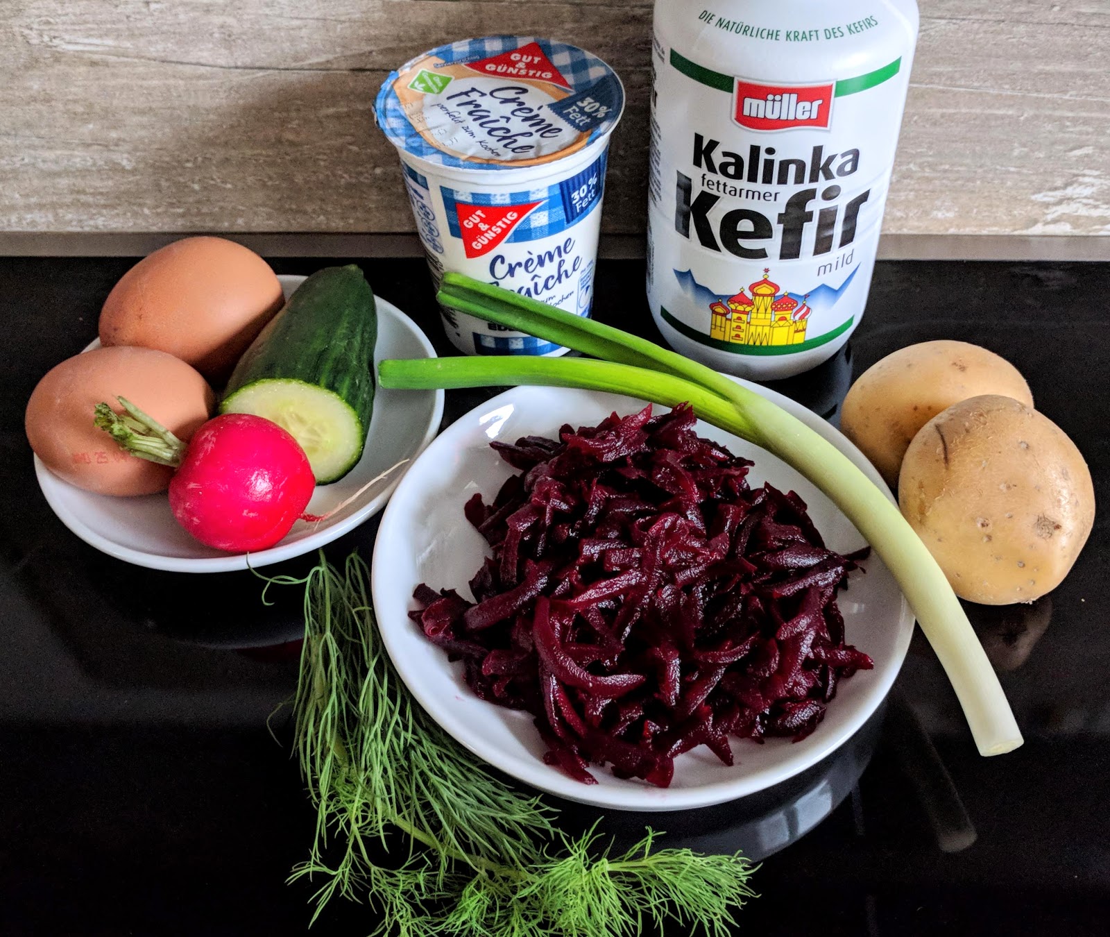  Litauische kalte Rote Bete Suppe (Šaltibarščiai)