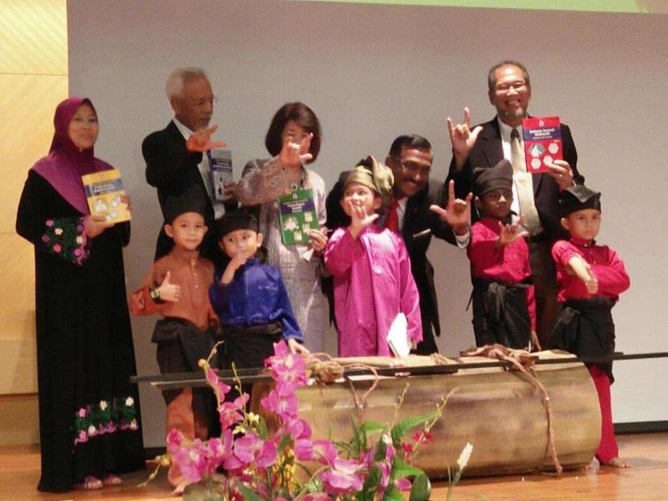 luqman-sujak-sign-language-books-for-students-launched