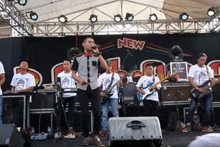 Download Lagu - Debu Debu Jalanan mp3 - Gerry feat Dangdut New Pallapa Download Lagu - Debu Debu Jalanan mp3 - Gerry feat Dangdut New Pallapa