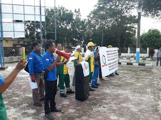 Puluhan Buruh Pt Elnusa Demo Disnakertrans Dumai Koranriau Co Berita Pilihan Tentang Riau Dan Indonesia