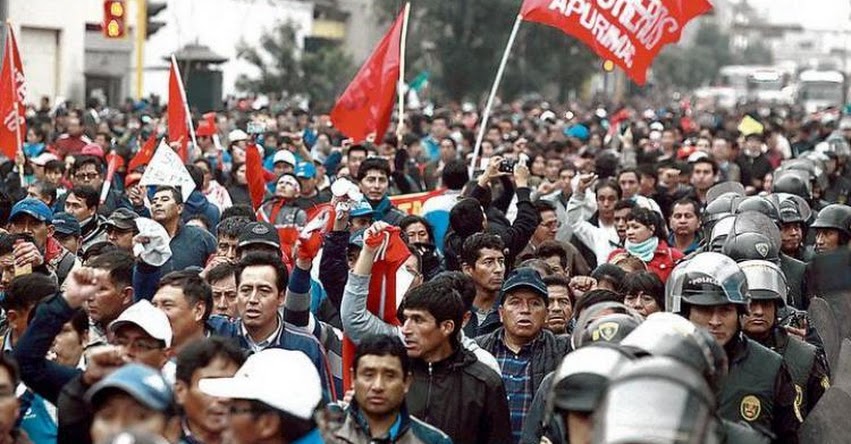 SUTE-Lima anuncia que se plegarán a huelga de Pedro Castillo el Lunes 18 Junio SUTE-Lima anuncia que se plegarán a huelga de Pedro Castillo el Lunes 18 Junio