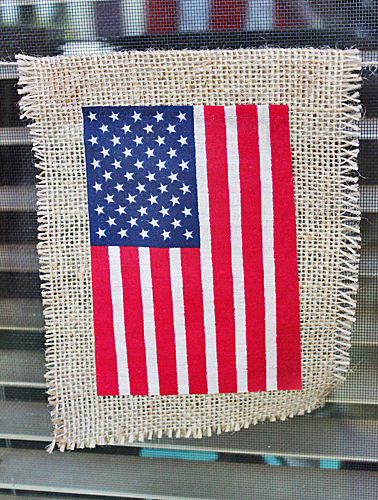 Last Minute DIY American Flag Banner With Burlap