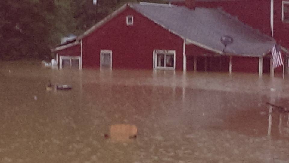 The ster Commentator Camden on Gauley Flood Photos