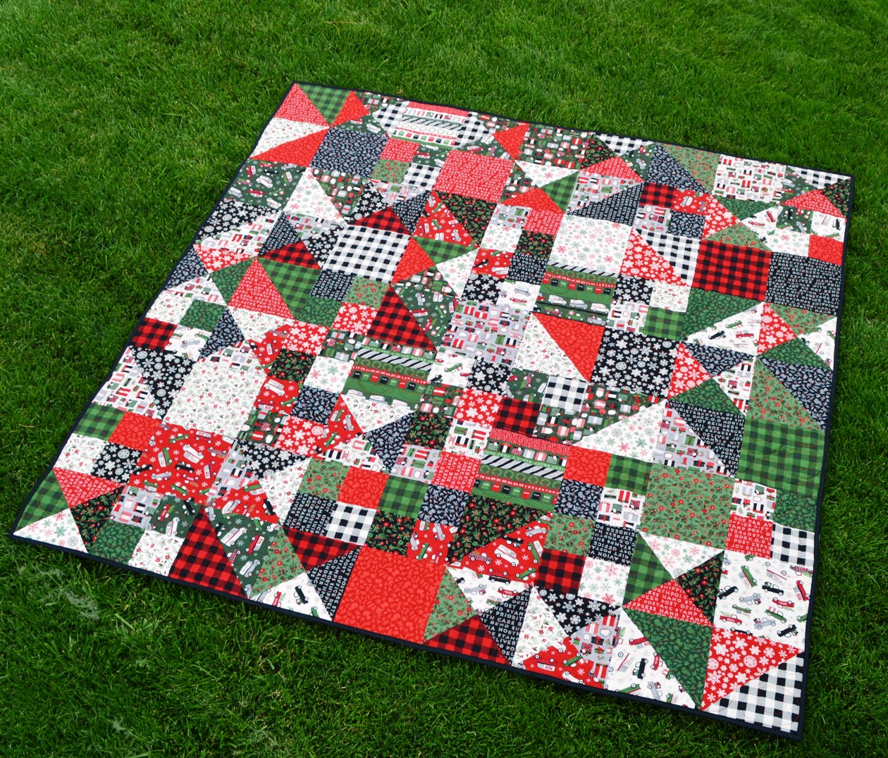 Happy Quilting Christmas Collection Quilt & Tutorial
