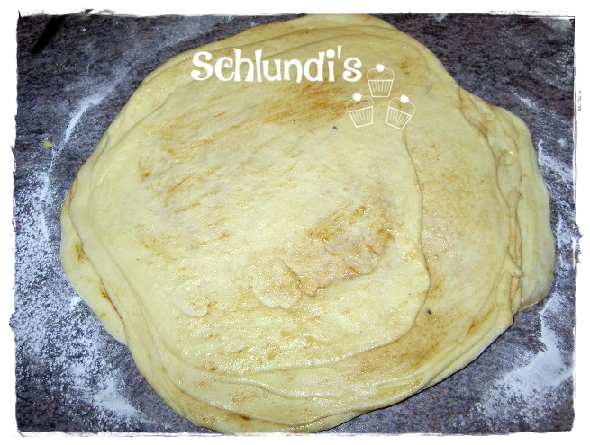 Milchhörnchen mit Zimtzucker und Butter – Schlundis