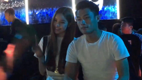 Mac du luan khen che, Ky Han - Mac Hong Quan van co nhung khoanh khac 'tinh nhu cai binh' the nay - Anh 2