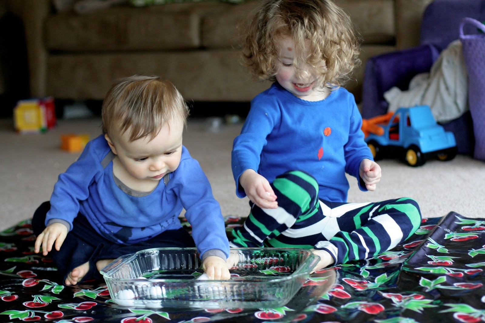 Super Easy Sensory Play Wet Cotton Balls