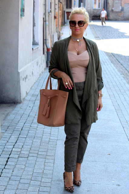 khaki6.jpg