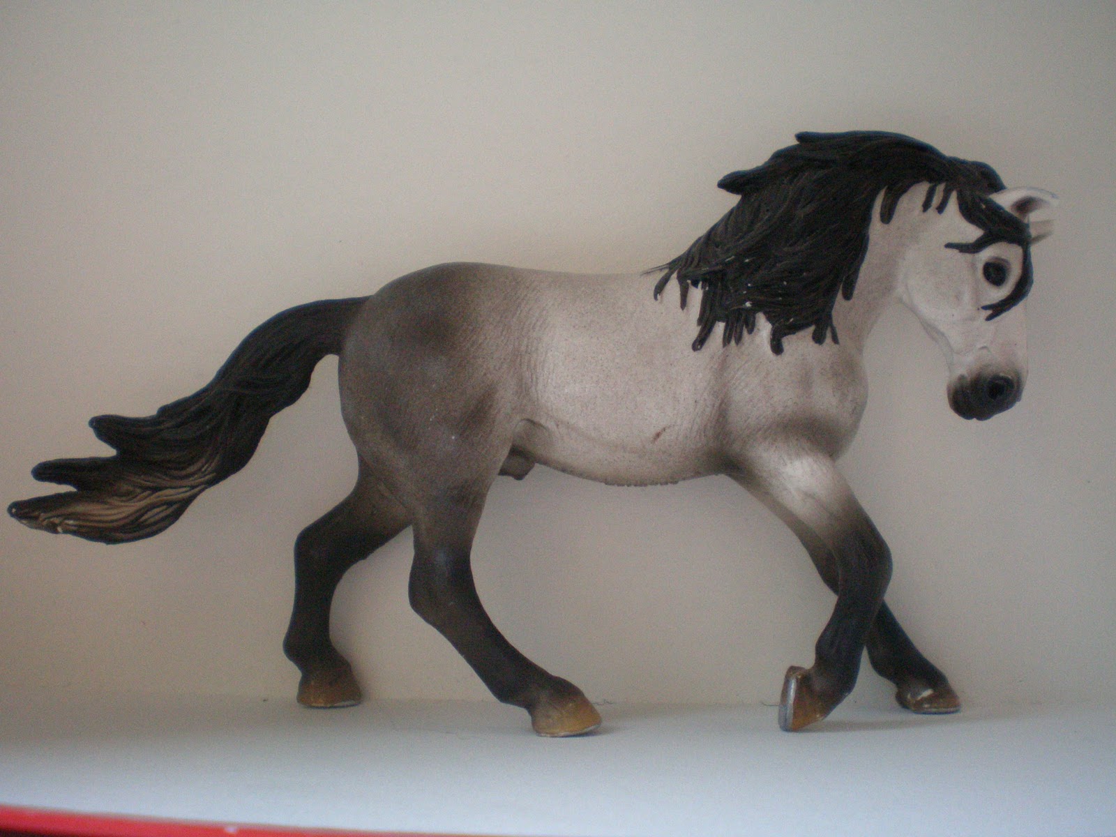 Schleich Pferd Weiß Mit Schwarzer Mähne - information online