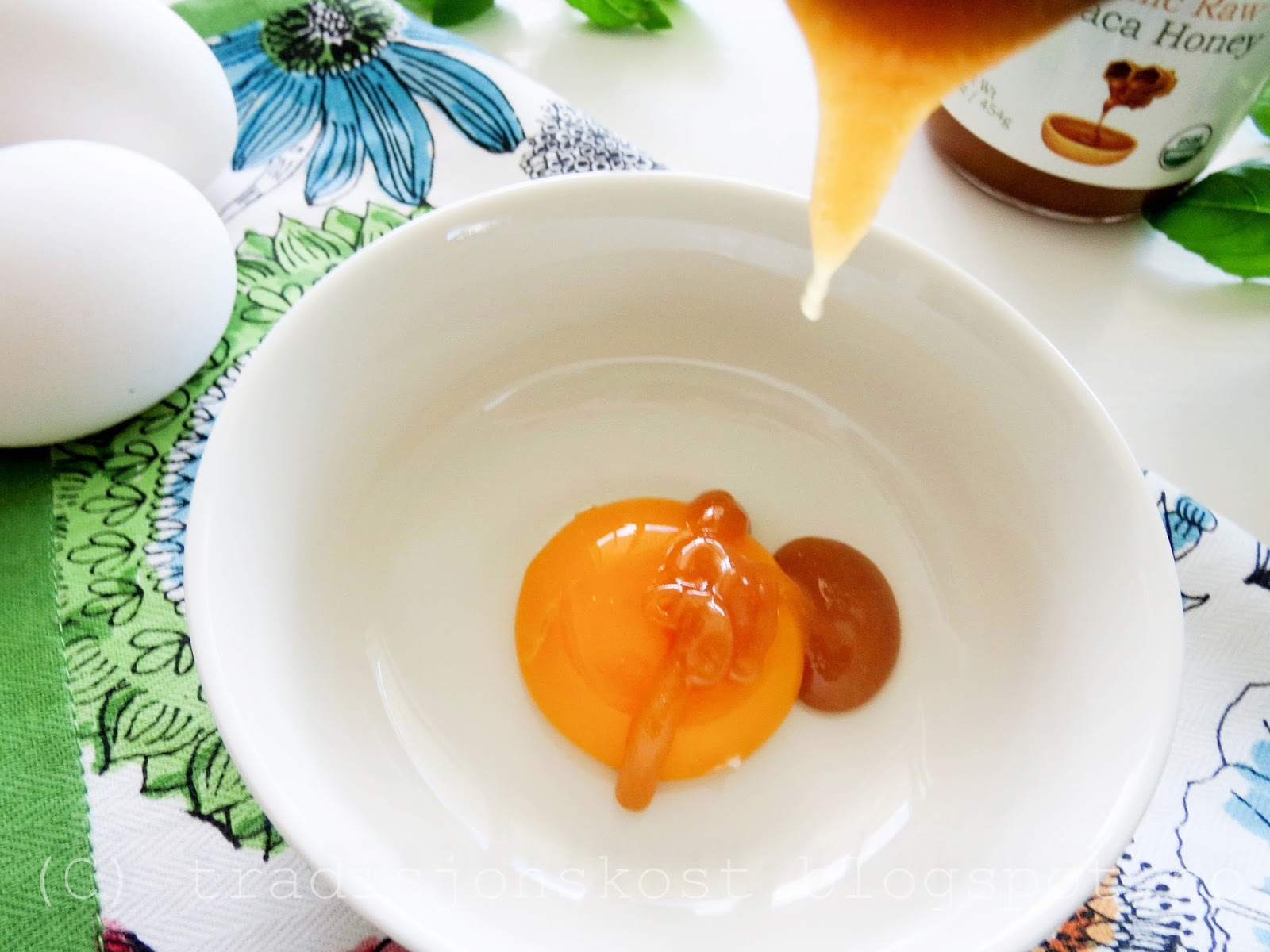 Tradisjonskost Huevo Con Miel Rå Eggeplomme med Kaldslynget Honning!
