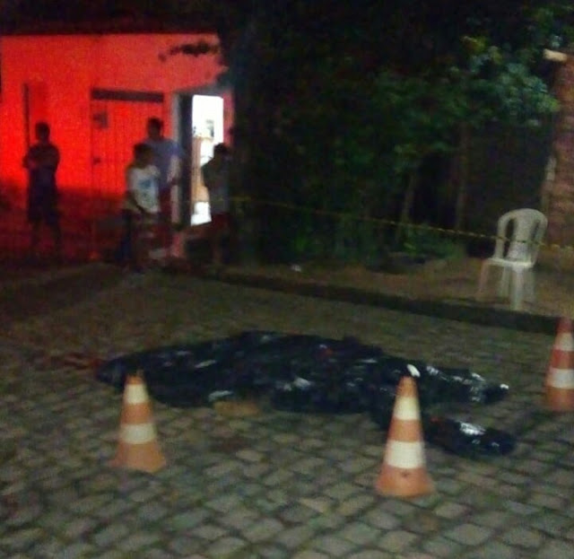 Jovem é assassinado com tiro na cabeça no bairro Monte Alegre em Teresina Jovem é assassinado com tiro na cabeça no bairro Monte Alegre em Teresina