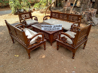 kursi tamu arimbi  kursi arimbi ini meja full ukiran kayu jati, untuk formasi dari kami 3211 meja kaca dan bantalan dudukan, kursi tamu arimbi ini cuma 4 jt saja untuk meminangnya