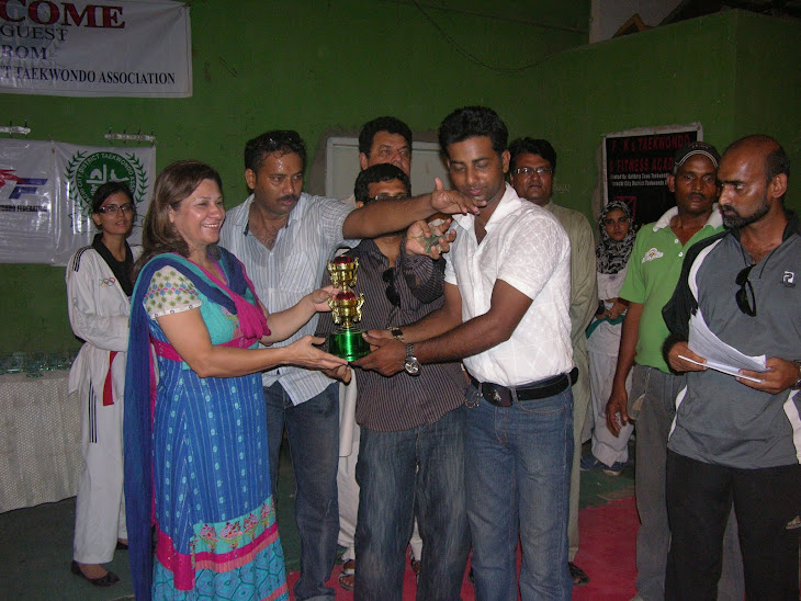 KCDTA Zone 3 Coaches Rciving 1st position trophy with Madam Farzana Khanum Exec. Member of SOA