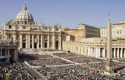 O catolicismo é a maior religião, principalmente entre os povos ocidentais. 