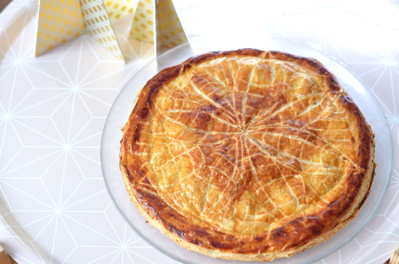 Galette aux pommes caramélisées et crème patissière - Cerise et Praline