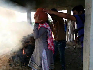 राजस्थान में बेटियों ने पिता को मुखाग्नि दी तो पंचायत ने गांव से बाहर कर दिया betiyo ne diya pita ki arthi ko kandha
