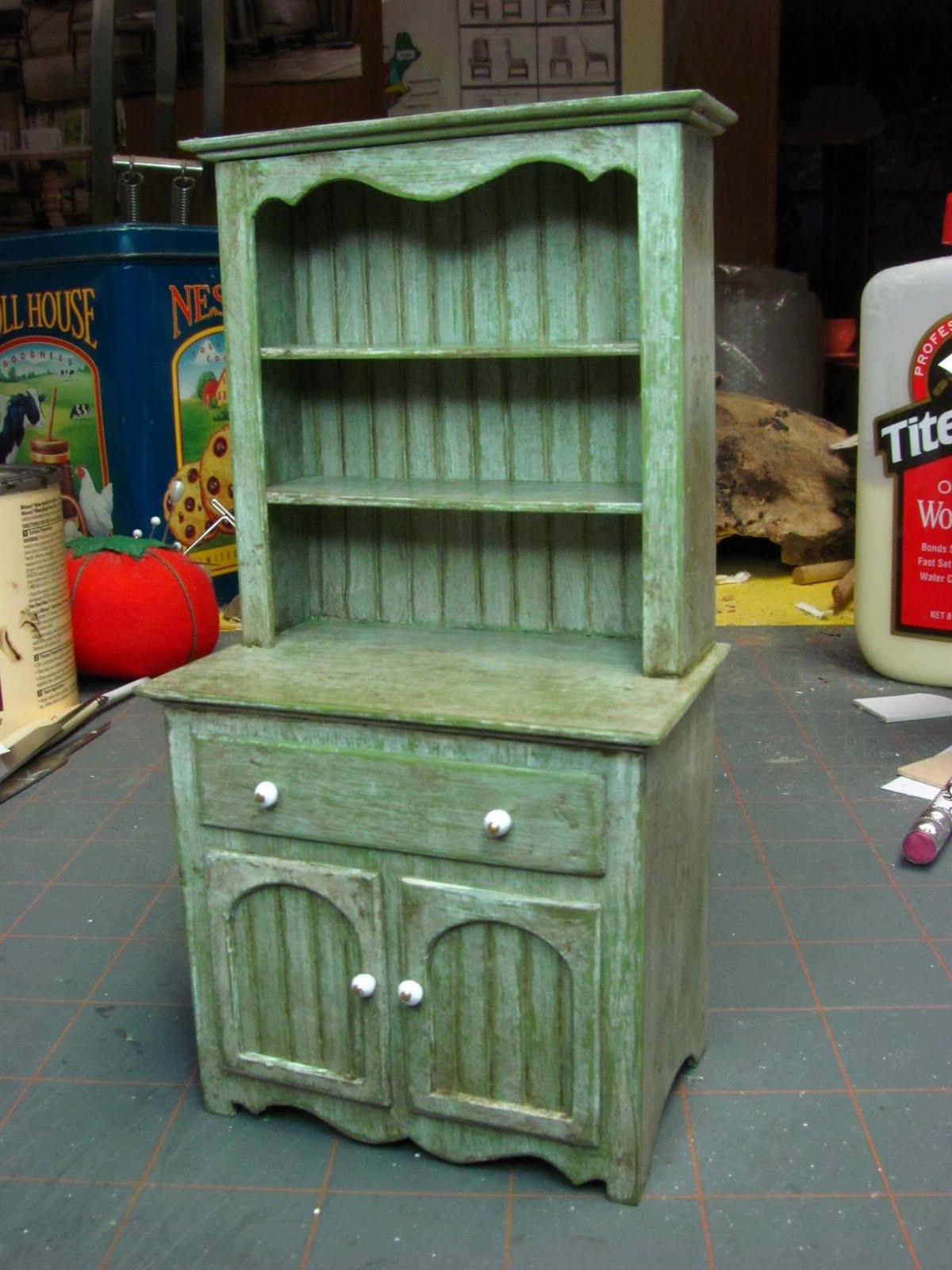 DIY Miniature Acrylic Paint Set  Dollhouse miniature tutorials, Miniatures  tutorials, Acrylic paint set