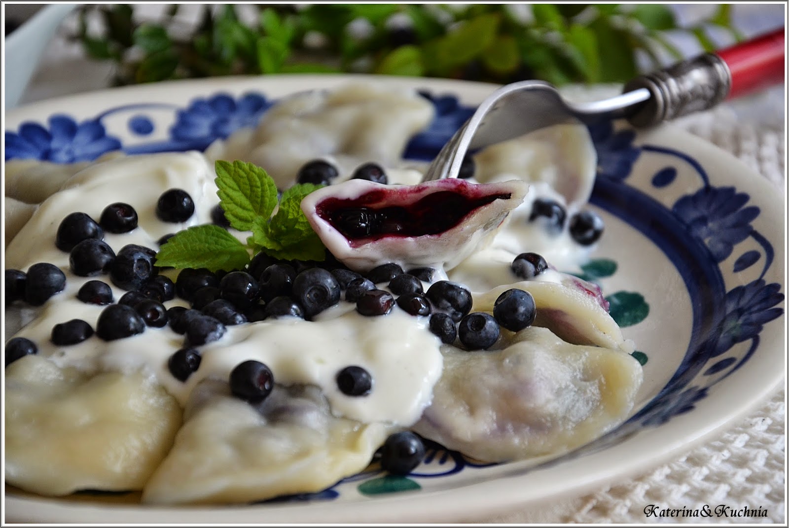 Katerina&Kuchnia PIEROGI Z CZARNYMI JAGODAMI