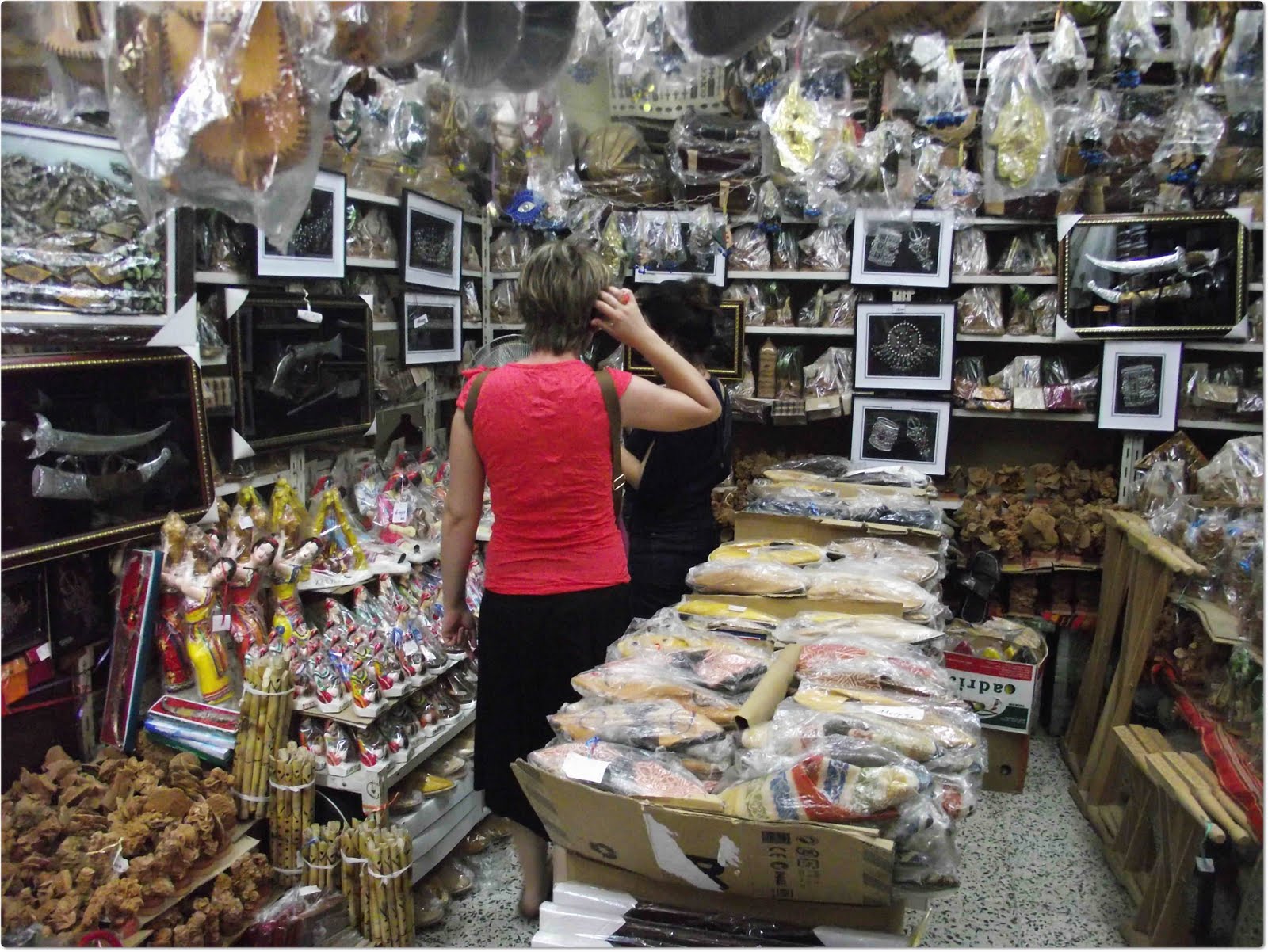 Tugba Nin Dunyasi Cezayir Deki Rengarenk Hediyelik Esya Dukkanlari
