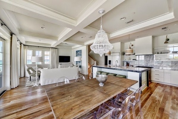 Chandelier in white a true multi-talent in the living area