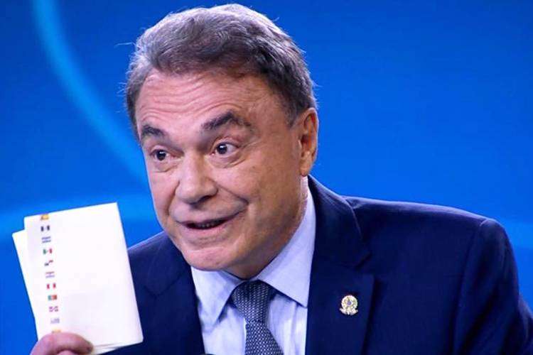 Alvaro Dias para Lula: 'Quem mandou matar Celso Daniel e as 7 testemunhas do crime?'