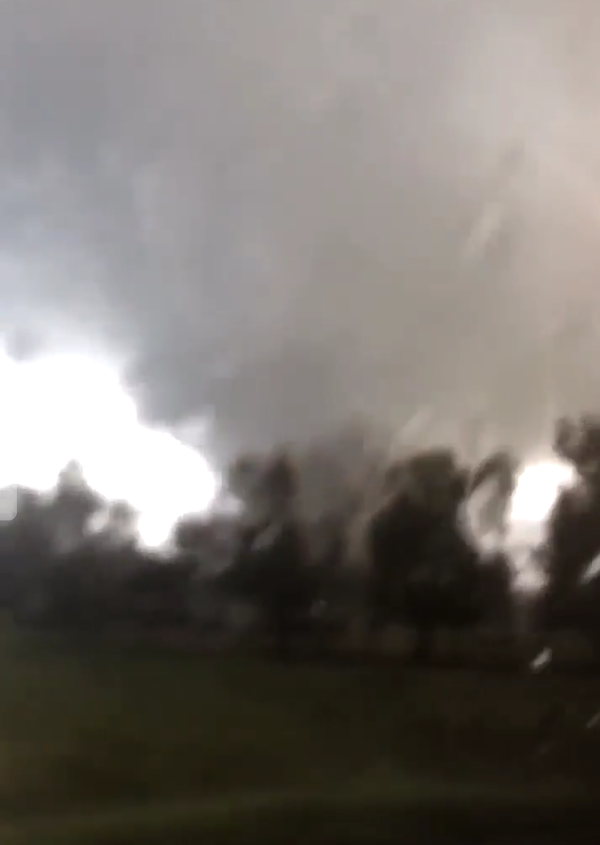 VIDEOS: multiples tornados se estan formando en luisiana. VIDEOS: multiples tornados se estan formando en luisiana.