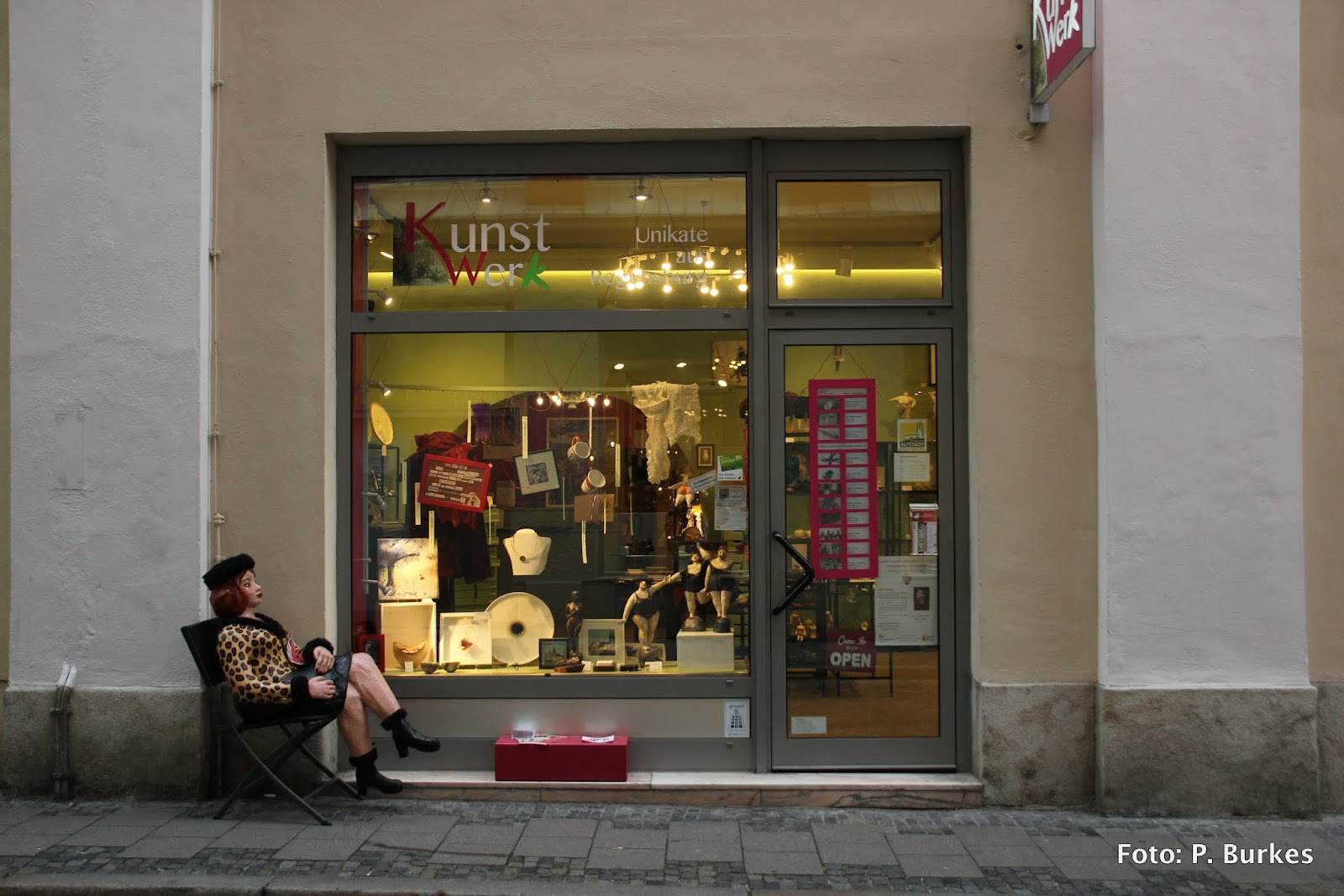 Blauw En Zo Dikke Dames Bastelarbeiten Papierskulpturen Basteln