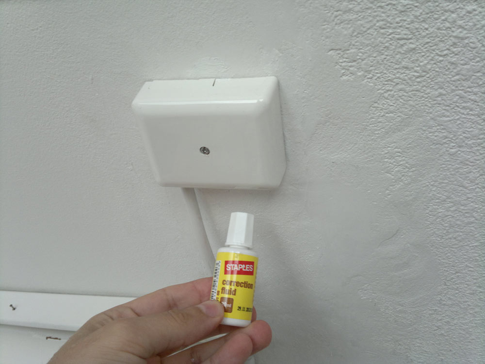 LEVA FRI Resan till enkelhet Måla taket med Tippex?