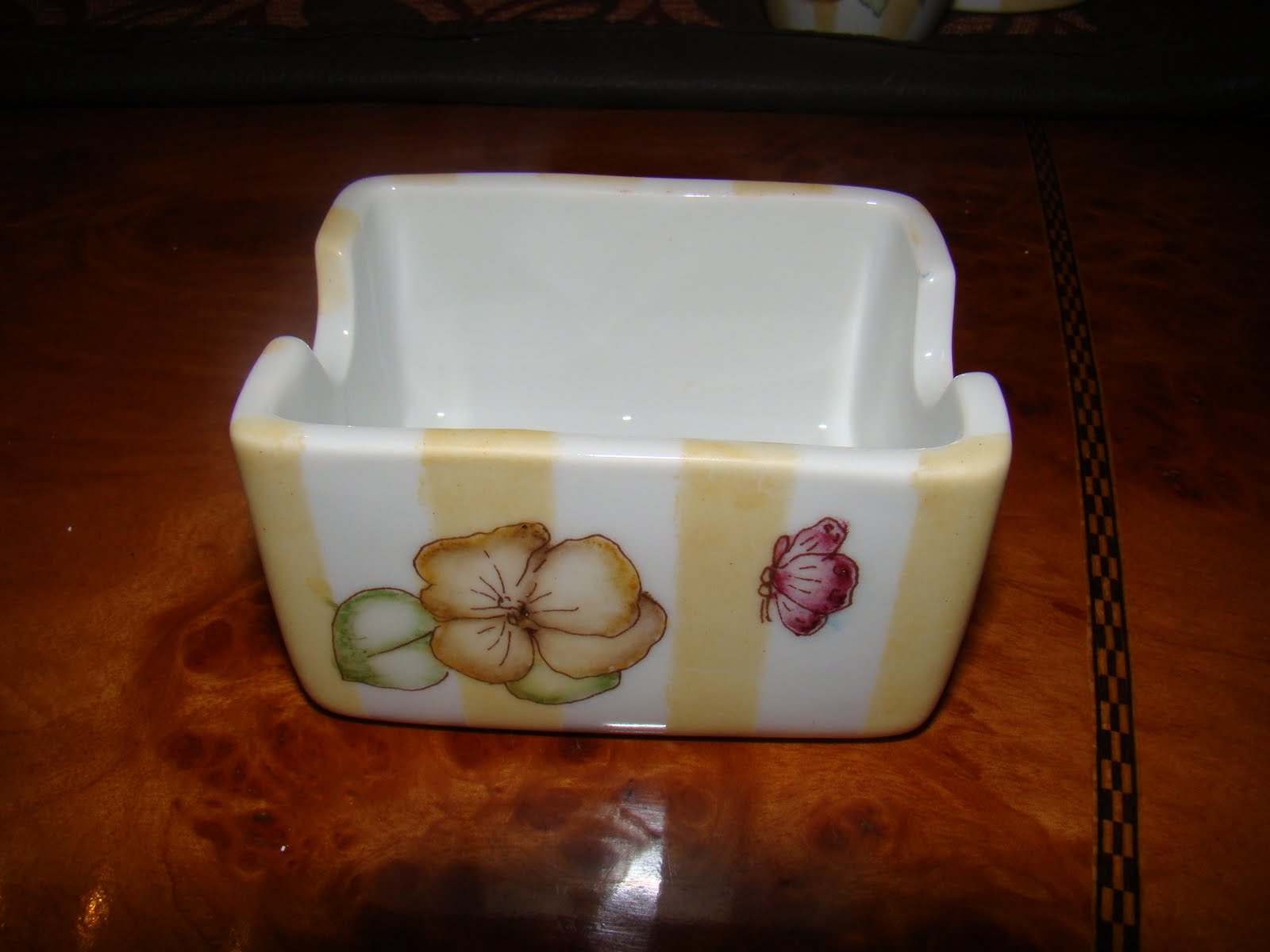 VERÒNICA SALAZÀN - PINTURA DECORATIVA Y REPUJADO EN ESTAÑO: SET DE