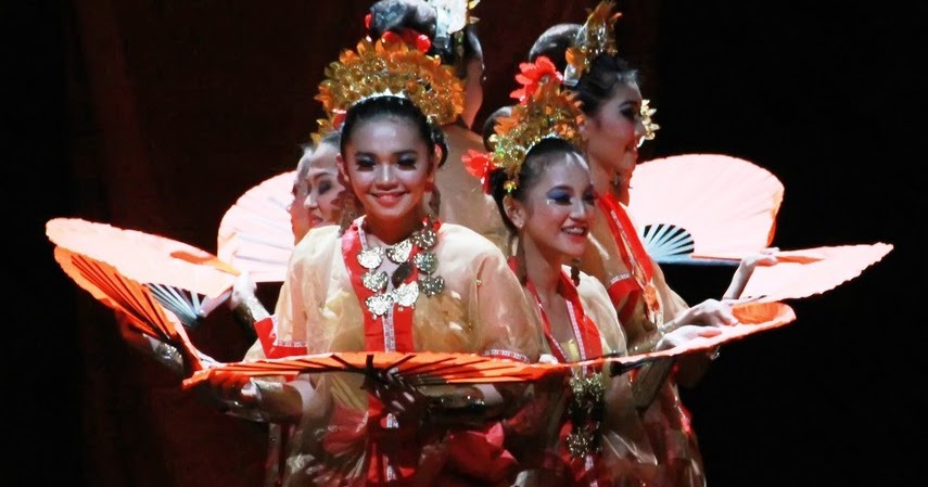 Tari Kipas Pakarena-Tari Tradisional Sulawesi Selatan - Budaya Indonesia