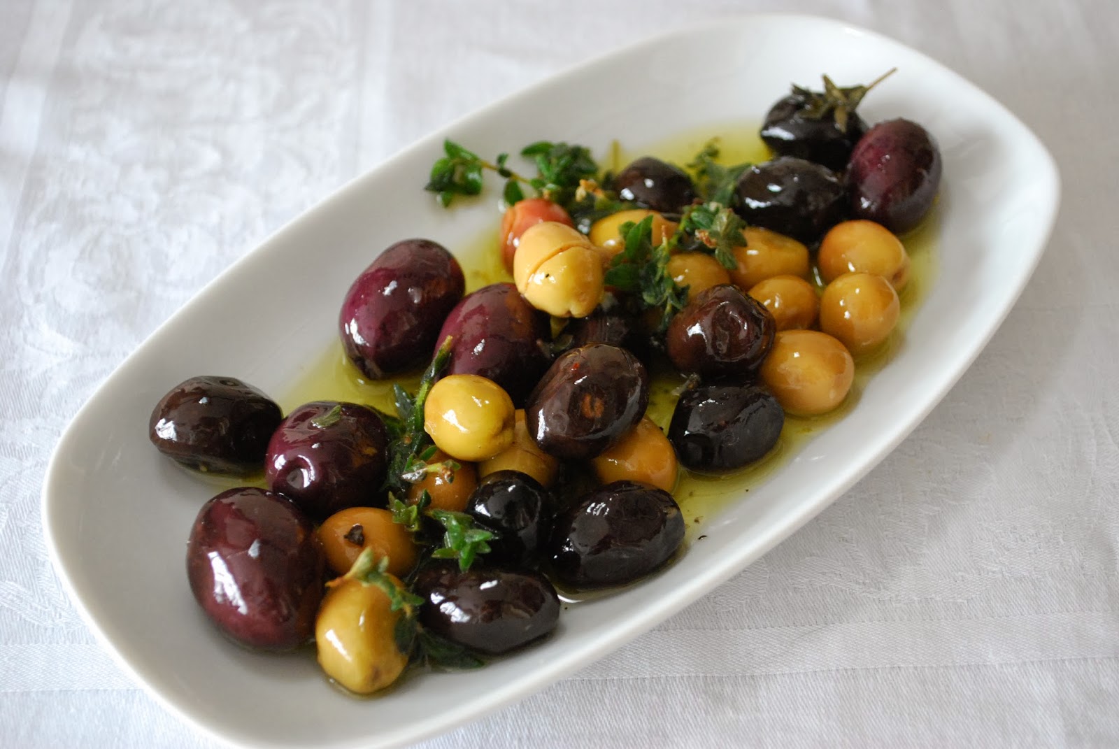 из букв маслина. оливки черные. скрап оливки. ветви оливок греция. олива дерево.