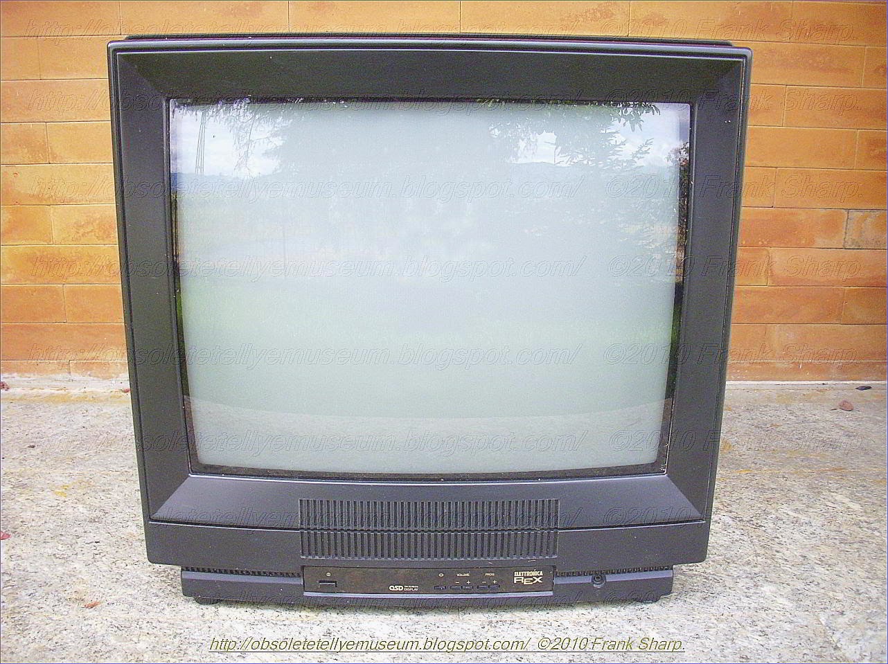 Телевизоры 2004 года. Телевизор Занусси. Телевизор 1991. Телевизор 2004 года. Телевизор Broksonic.