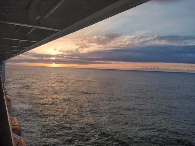 Amanhecer no mar, fotografias de um cruzeiro