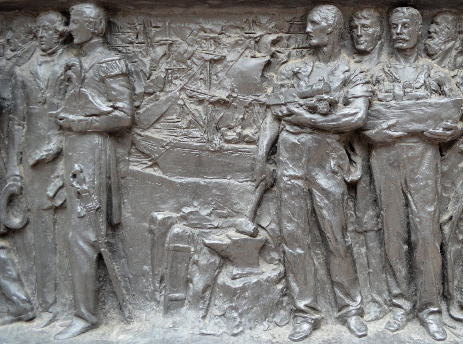 Tour Scotland Tour Scotland Photographs Queen Victoria Statue Dundee