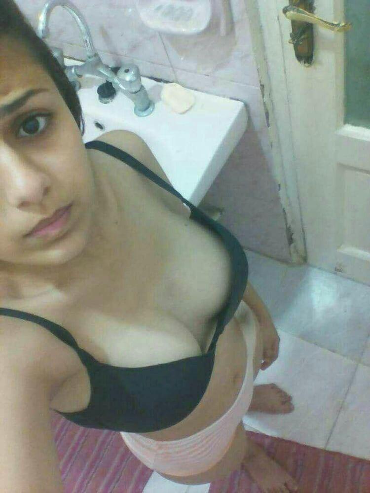 صور سيلفي بنت عربية عارية في الحمام