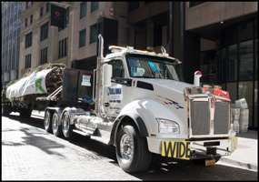 O'Sullivan's Tree Service Kenworth T880 Delivering the NYSE Christmas Tree