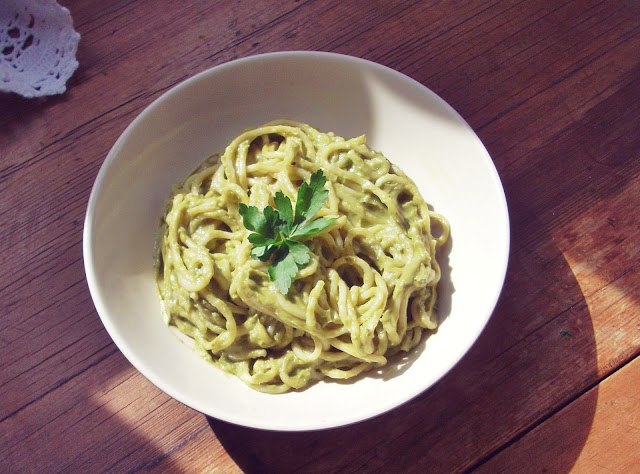 Espaguetis con aguacate! Avocado pasta!