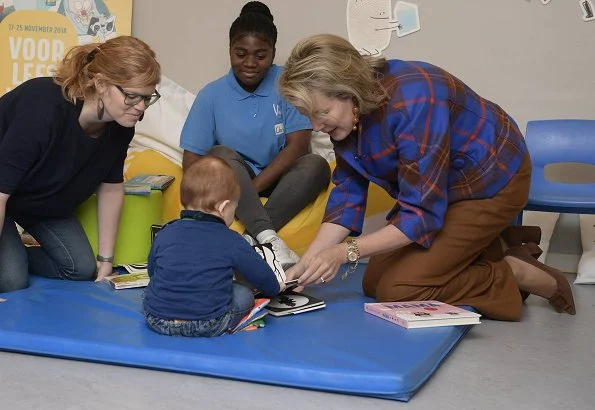 Queen Mathilde visited ’t Vlindertje Kindergarten (kinderdagverblijf ’t Vlindertje) in Boutersem in the Reading Week