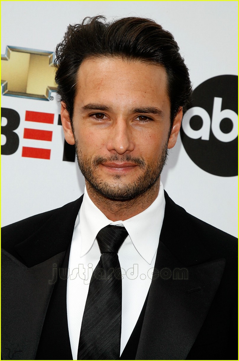 http://2.bp.blogspot.com/-7BtLUsSl7N8/ThyOgLZk1-I/AAAAAAAAAgA/MU7LbKGcNfU/s1600/Rodrigo-Santoro.jpg