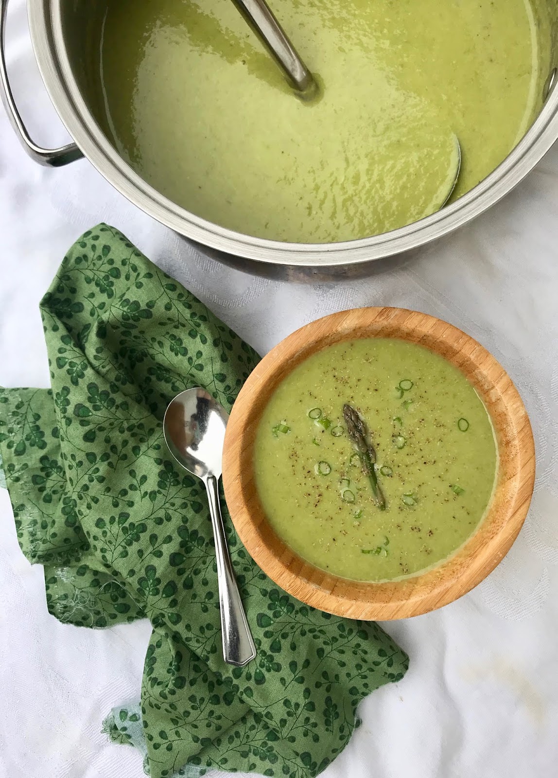 Savory Moments Creamy spring asparagus soup